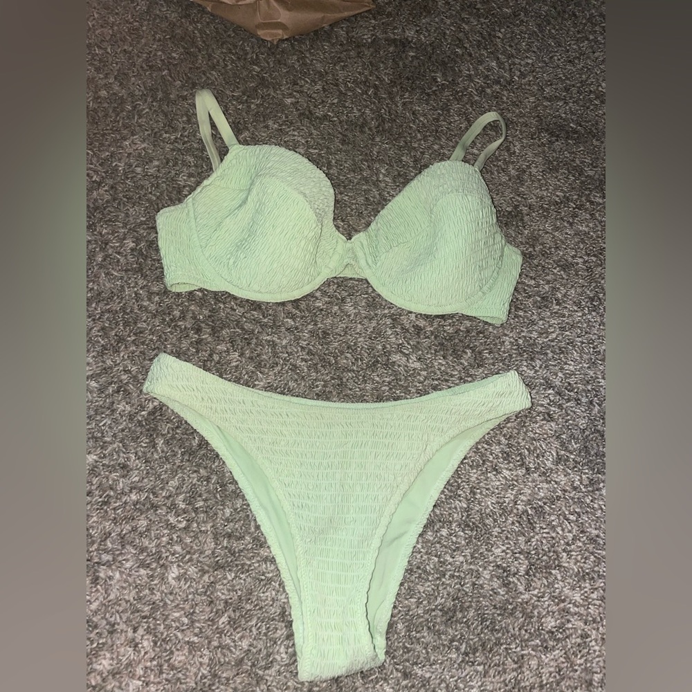 H&M women’s bikini light green